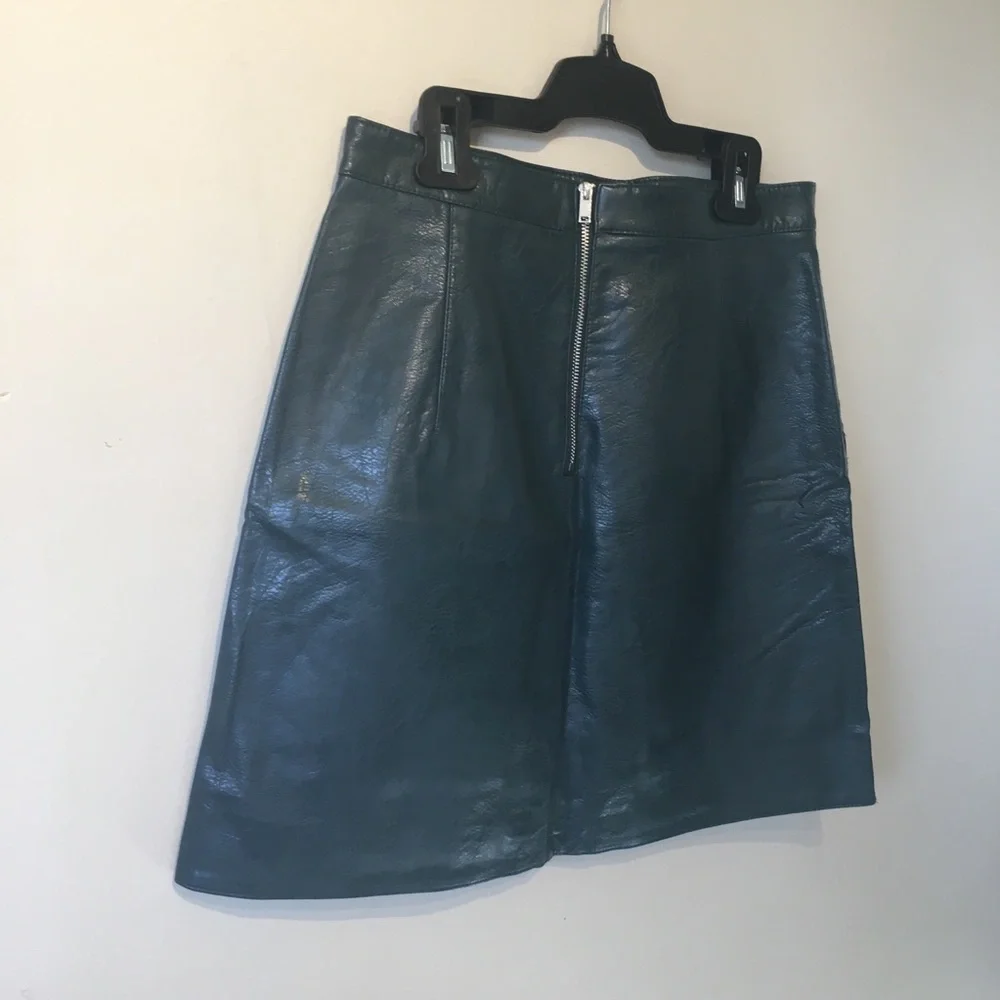 Zara basic size medium army green leather skirt. - Picture 8 of 9